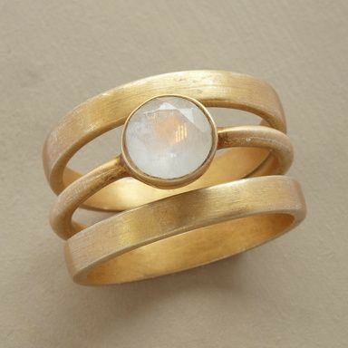 Vintage Ring met Goud en Maansteen – Tijdloze Mystiek